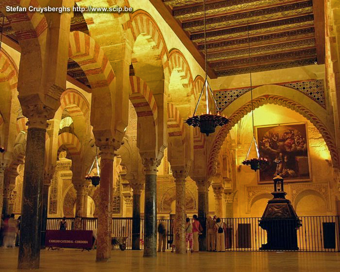 Cordoba - Mezquita In 1532 Charles V approved the convertion of the mosque into a cathedral. Afterwards he regretted his decision. Contrary to the fact that it has been a cultural-historical mistake, it is now a fascinating monument with a mix of all kinds of architectural styles (moorisch, baroque, renaissance). Stefan Cruysberghs